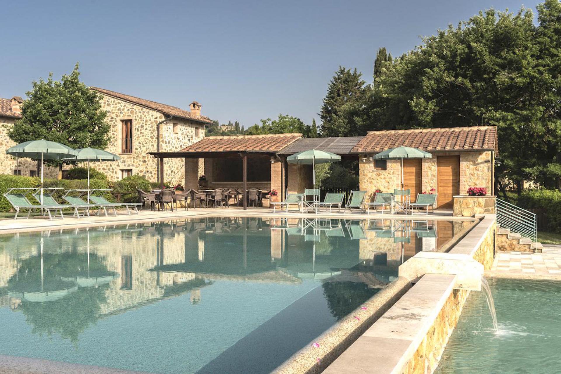 Country resort in Tuscany with spectacular pool