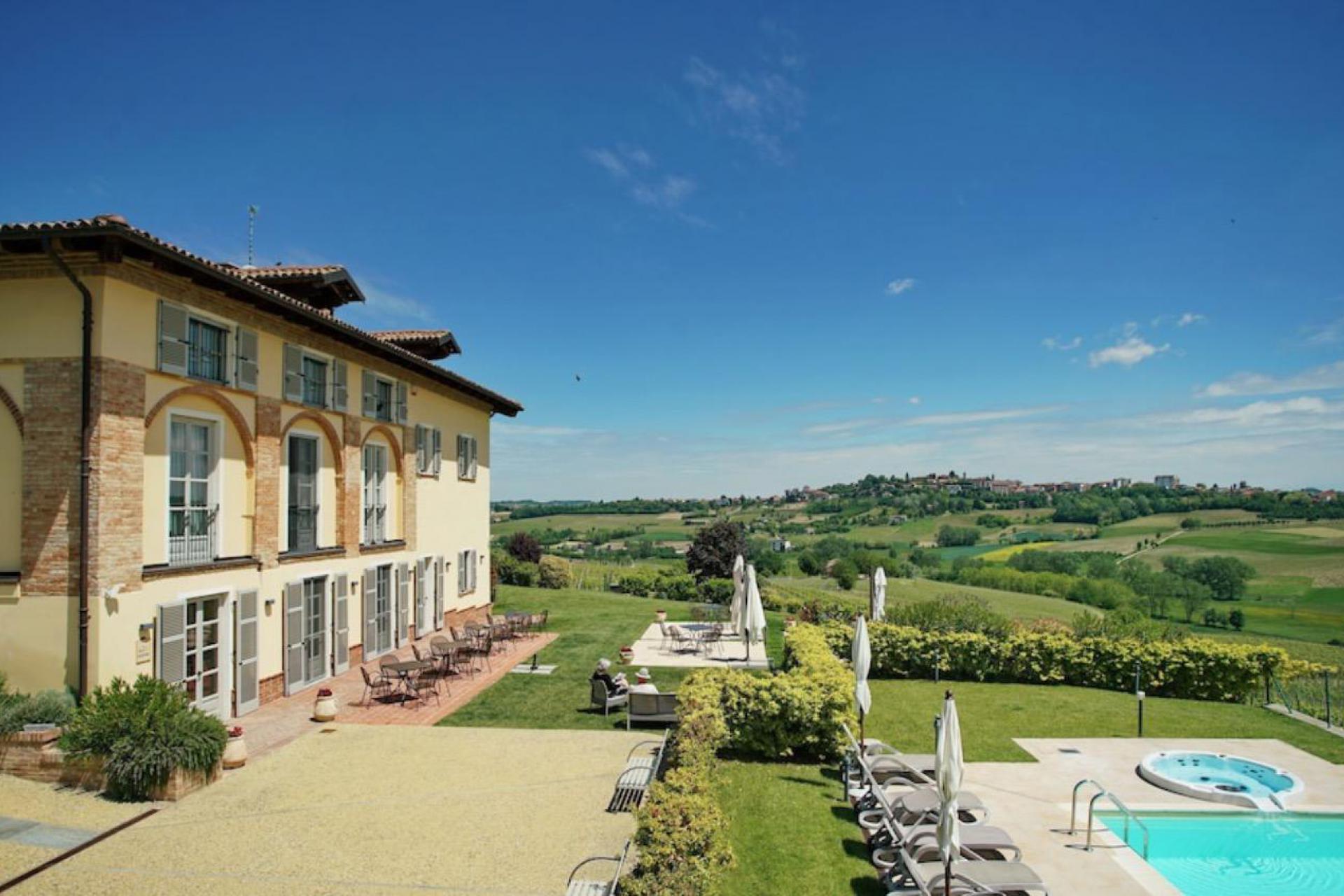 Romantic agriturismo in the hills of Piedmont