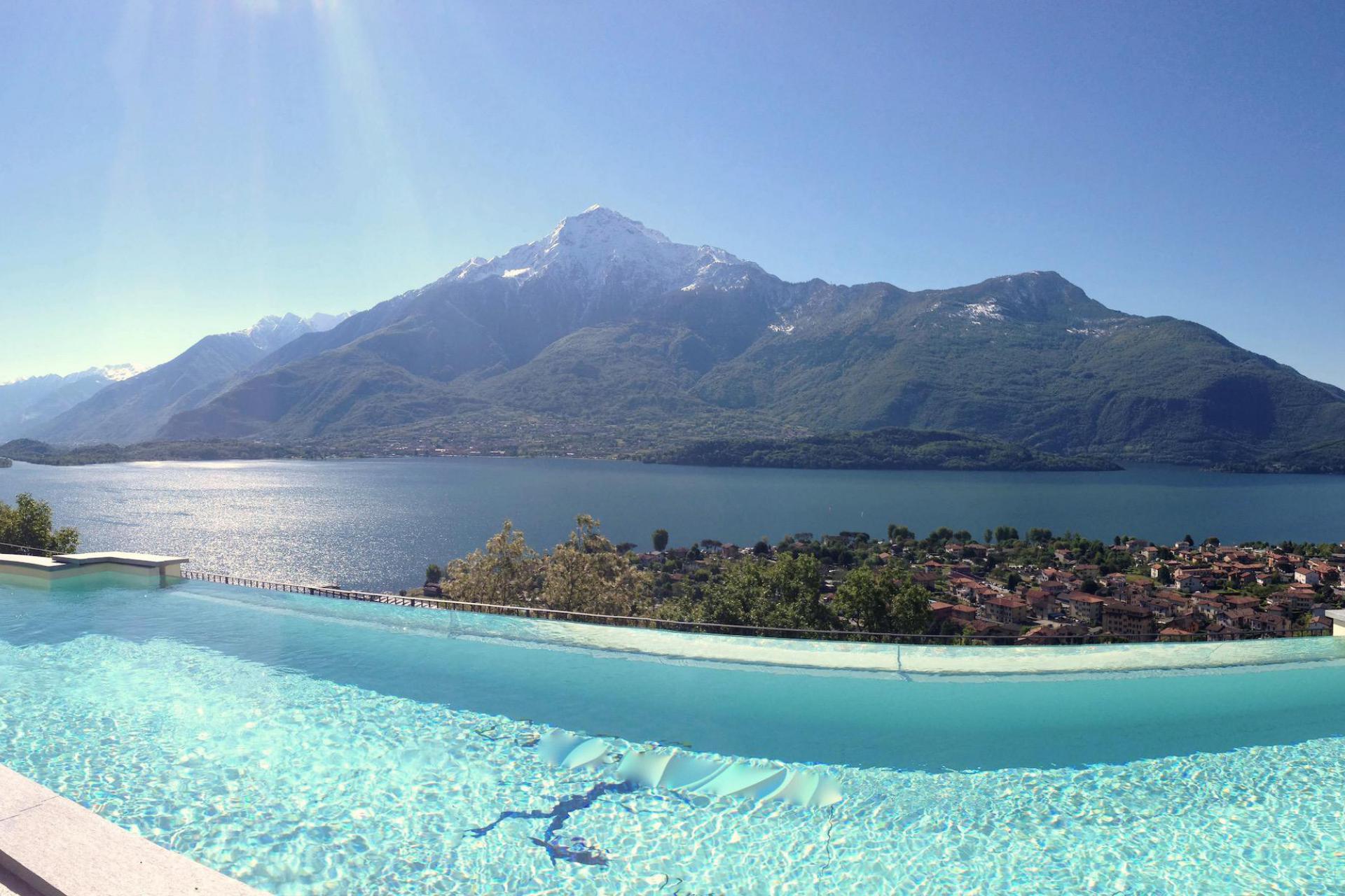 1. Small residence overlooking the lake and the mountains