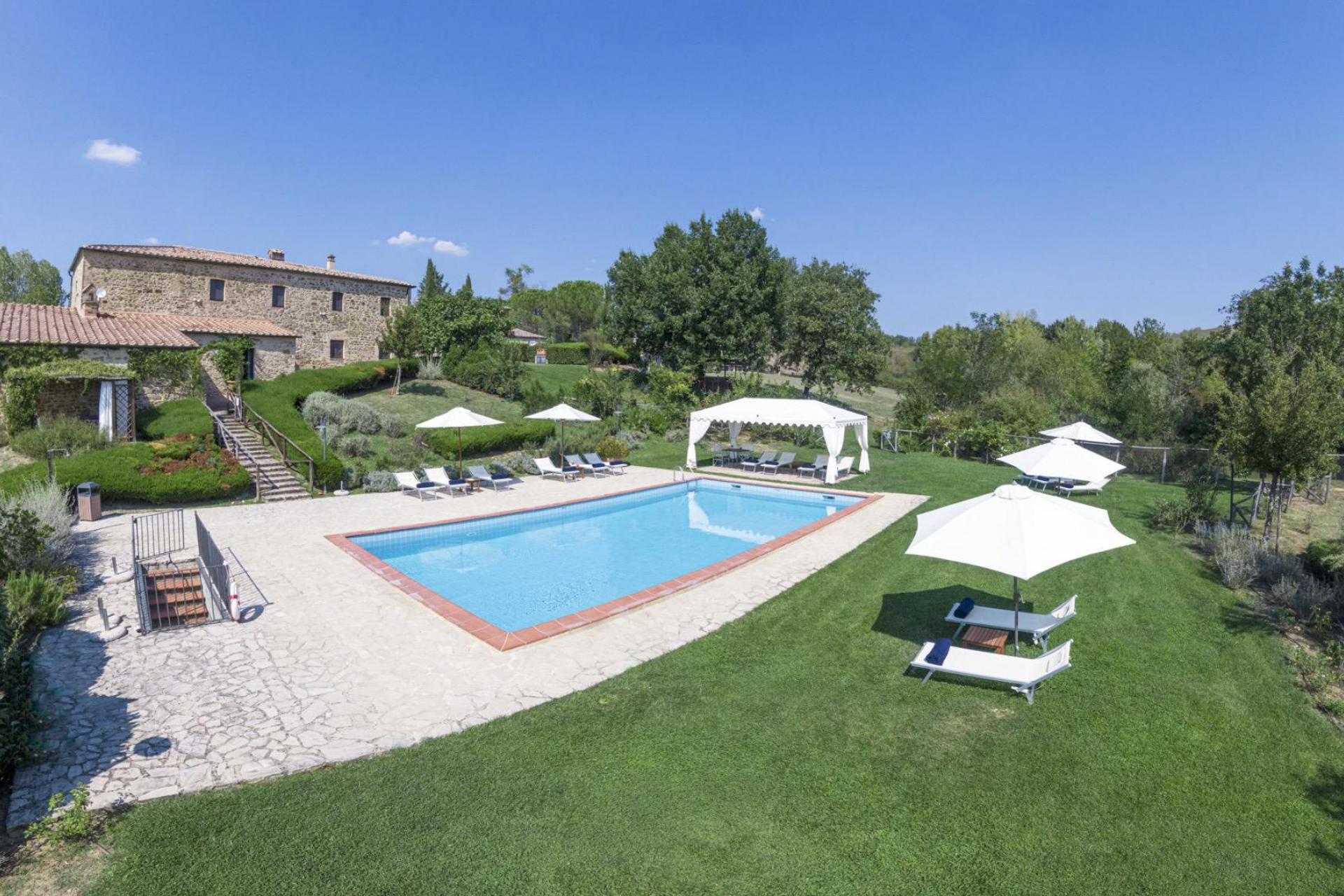 Agriturismo Tuscany with tastefully decorated apartments