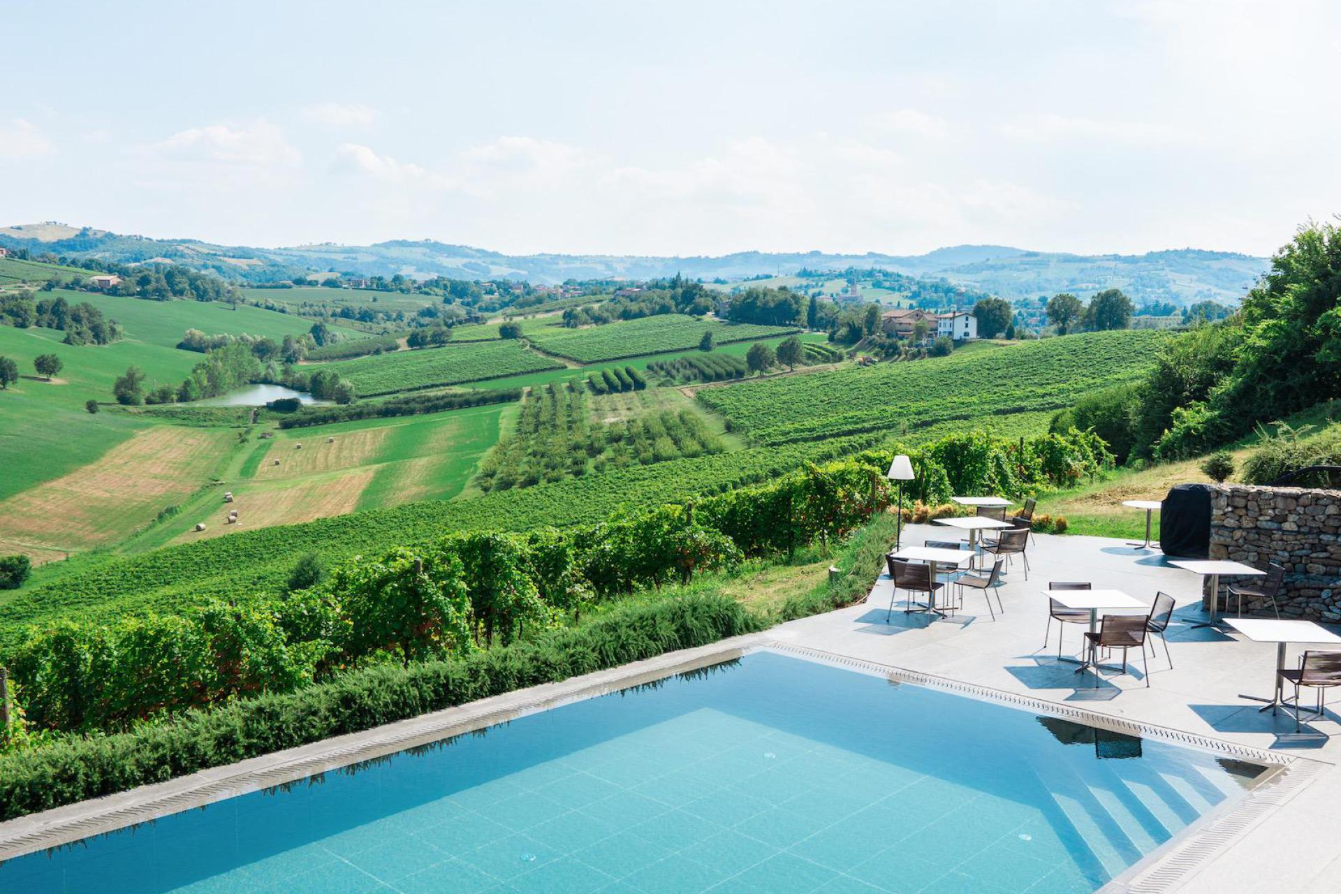 Modern suites with breakfast in Emilia Romagna