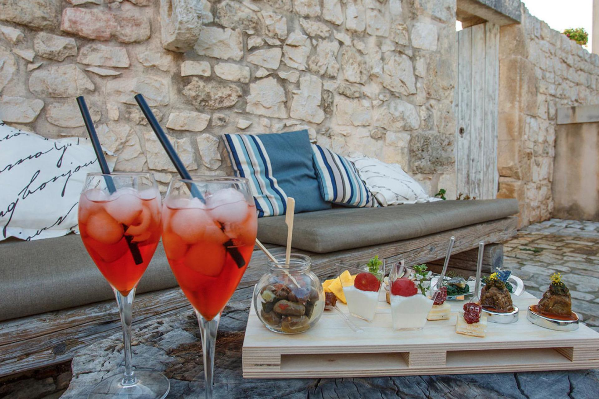 Restored agriturismo with good Sicilian restaurant