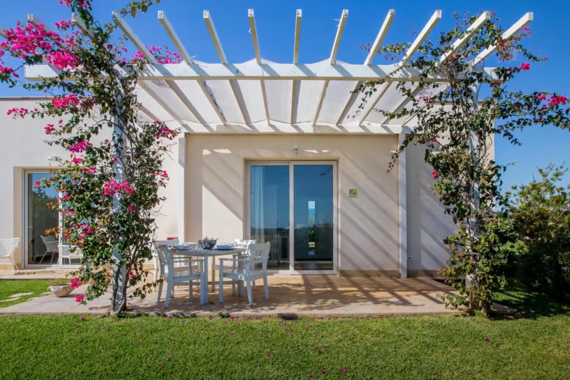 Cottages in a beautiful spot by the sea near Siracusa