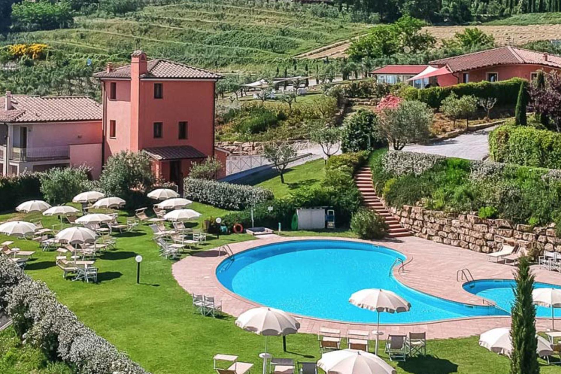 Large agriturismo with family apartments