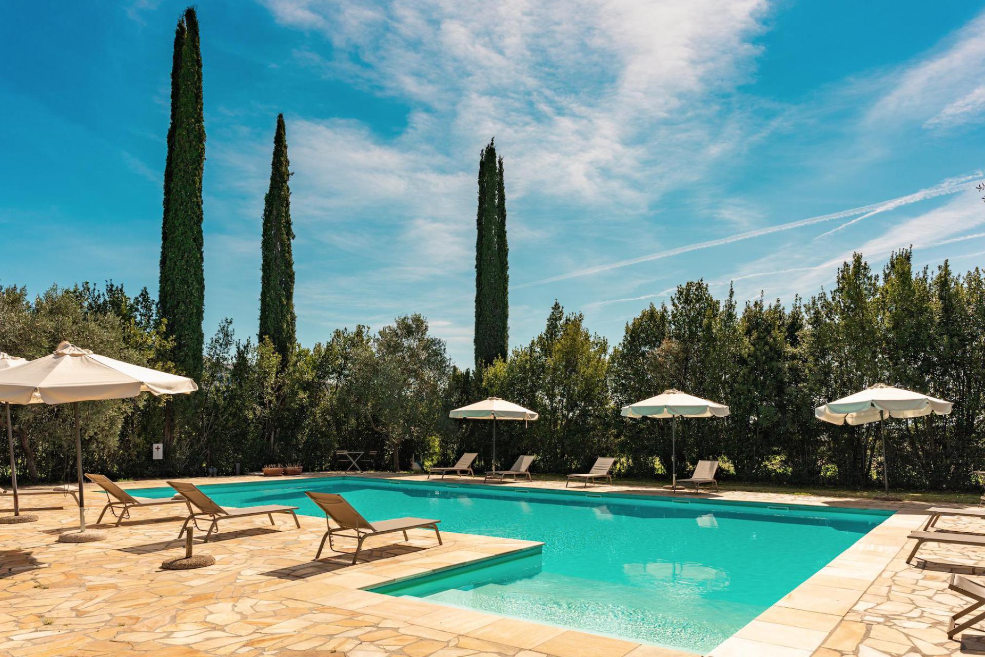 Agriturismo Tuscany with 5 pools, restaurant and bike park